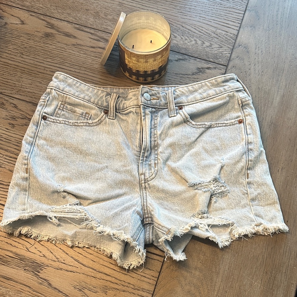 Old Navy OG Straight High-Waisted Distressed Denim Shorts Size 8 Light Wash